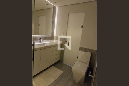 Banheiro de apartamento para alugar com 1 quarto, 56m² em Alphaville Industrial, Barueri