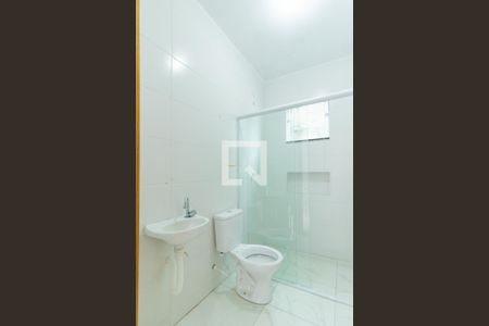 Banheiro de casa de condomínio para alugar com 1 quarto, 70m² em Vila Zat, São Paulo