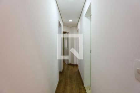 Corredor de apartamento à venda com 3 quartos, 77m² em Vila Progredior, São Paulo