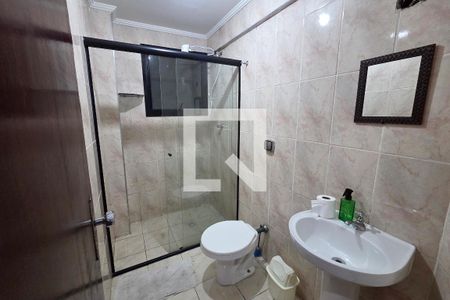 Banheiro de apartamento para alugar com 2 quartos, 70m² em Aviação, Praia Grande