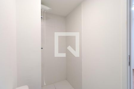 Banheiro de apartamento para alugar com 1 quarto, 27m² em Parque Industrial Tomas Edson, São Paulo