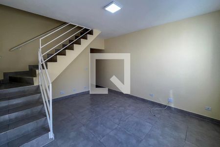 Sala de casa para alugar com 2 quartos, 75m² em Jardim Seckler, São Paulo