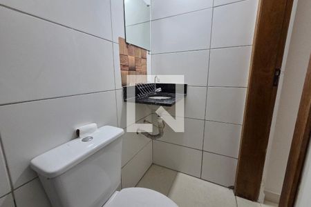 Lavabo de casa de condomínio para alugar com 2 quartos, 56m² em Vila Caiçara, Praia Grande