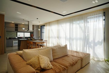 Sala de casa de condomínio para alugar com 4 quartos, 221m² em Bosque Fundo, Maricá