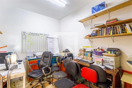 Casa à venda com 8 quartos, 247m² em Vila Mariana, São Paulo