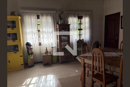 Sala de casa de condomínio à venda com 4 quartos, 417m² em Matapaca, Niterói
