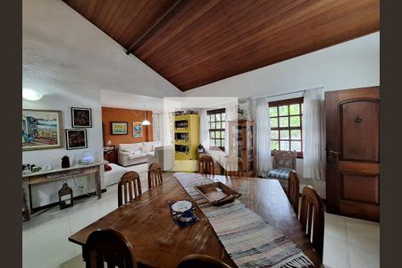 Sala de casa de condomínio à venda com 4 quartos, 417m² em Matapaca, Niterói