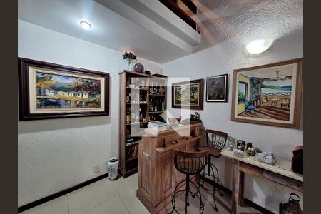 Sala de casa de condomínio à venda com 4 quartos, 417m² em Matapaca, Niterói