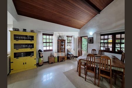 Sala de casa de condomínio à venda com 4 quartos, 417m² em Matapaca, Niterói