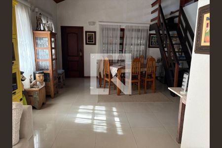Sala de casa de condomínio à venda com 4 quartos, 417m² em Matapaca, Niterói