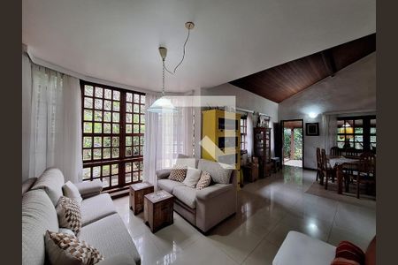 Sala de casa de condomínio à venda com 4 quartos, 417m² em Matapaca, Niterói