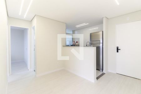 Sala de apartamento para alugar com 2 quartos, 56m² em Vila Carmosina, São Paulo
