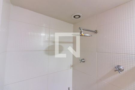 Banheiro  de apartamento à venda com 2 quartos, 54m² em Quitaúna, Osasco