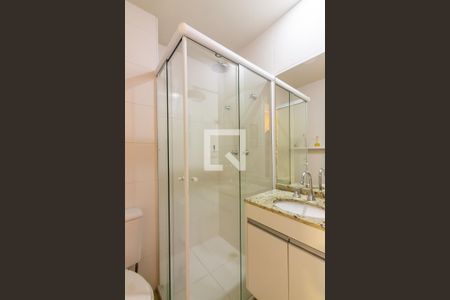 Banheiro  de apartamento à venda com 2 quartos, 54m² em Quitaúna, Osasco