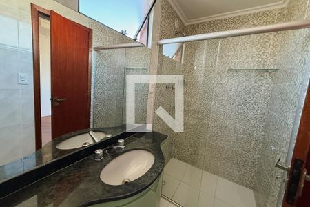 Banheiro da Suíte de apartamento para alugar com 3 quartos, 120m² em Centro, Juiz de Fora