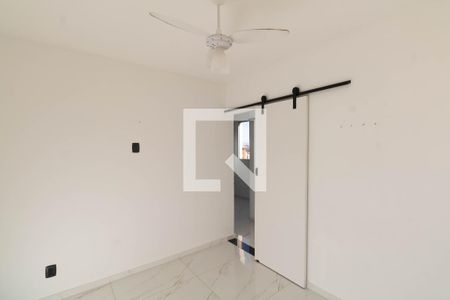 Quarto 1 de apartamento para alugar com 2 quartos, 43m² em Inhoaíba, Rio de Janeiro