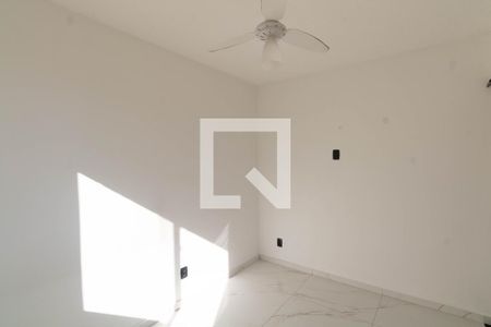 Quarto 1 de apartamento para alugar com 2 quartos, 43m² em Inhoaíba, Rio de Janeiro
