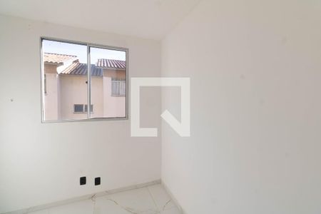 Quarto 2 de apartamento para alugar com 2 quartos, 43m² em Inhoaíba, Rio de Janeiro