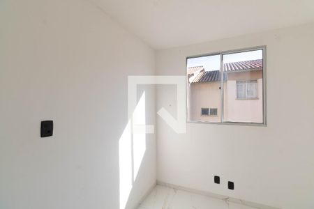 Quarto 2 de apartamento para alugar com 2 quartos, 43m² em Inhoaíba, Rio de Janeiro