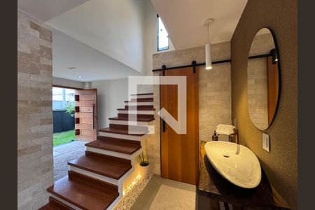 Sala de casa de condomínio à venda com 4 quartos, 160m² em Vargem Pequena, Rio de Janeiro