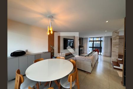Sala de casa de condomínio à venda com 4 quartos, 160m² em Vargem Pequena, Rio de Janeiro