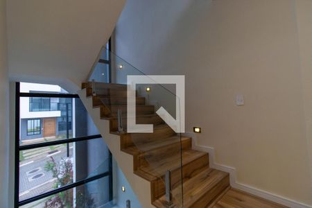 Escadas de casa de condomínio para alugar com 3 quartos, 167m² em Parque Rincao, Cotia