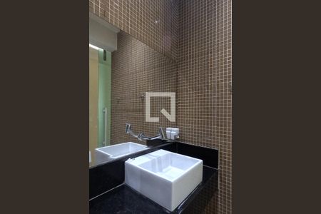 Banheiro de apartamento para alugar com 2 quartos, 110m² em Gonzaga, Santos
