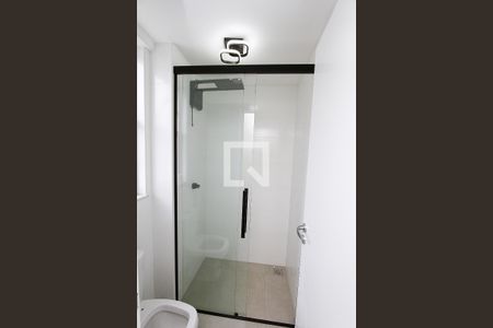 Banheiro  de kitnet/studio para alugar com 1 quarto, 44m² em Barro Preto, Belo Horizonte