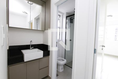 Banheiro  de kitnet/studio para alugar com 1 quarto, 44m² em Barro Preto, Belo Horizonte