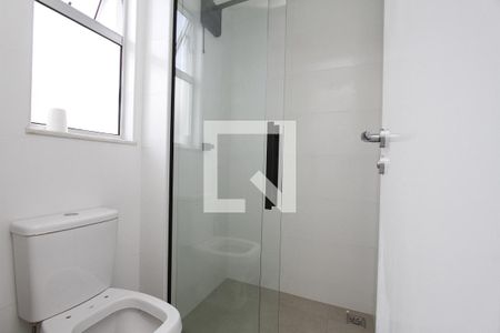 Banheiro  de kitnet/studio para alugar com 1 quarto, 44m² em Barro Preto, Belo Horizonte