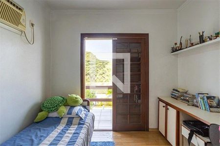 Casa à venda com 4 quartos, 238m² em Jardim Morumbi, São Paulo