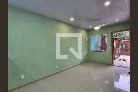 Casa de Condomínio para alugar com 2 quartos, 113m² em Vargem Grande, Rio de Janeiro