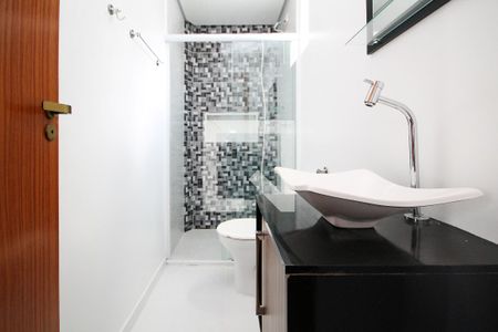 Banheiro de kitnet/studio para alugar com 1 quarto, 25m² em Lageado, Cotia
