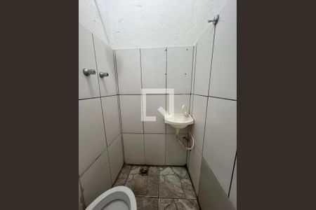 banheiro de kitnet/studio para alugar com 1 quarto, 11m² em Santo Andre, Belo Horizonte