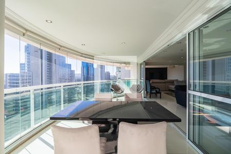 Apartamento para alugar com 3 quartos, 260m² em Alphaville Empresarial, Barueri