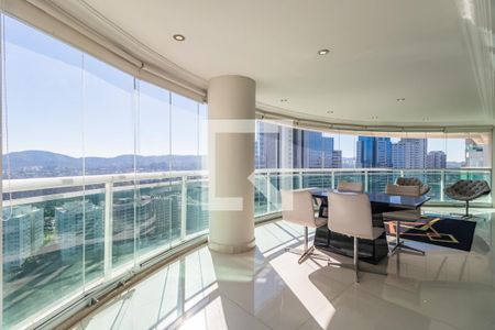 Apartamento para alugar com 3 quartos, 260m² em Alphaville Empresarial, Barueri