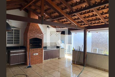 Casa para alugar com 3 quartos, 270m² em Santa Mônica, Uberlândia