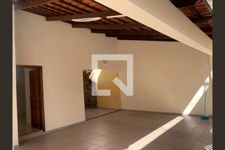 Casa para alugar com 5 quartos, 220m² em Santa Mônica, Uberlândia