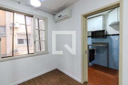 Sala/Quarto de kitnet/studio para alugar com 1 quarto, 29m² em Menino Deus, Porto Alegre