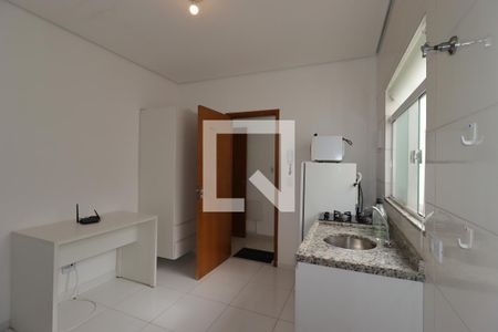 Quarto / Cozinha de kitnet/studio para alugar com 1 quarto, 15m² em Vila Sao Pedro, Santo André