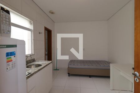 Quarto / Cozinha de kitnet/studio para alugar com 1 quarto, 15m² em Vila Sao Pedro, Santo André