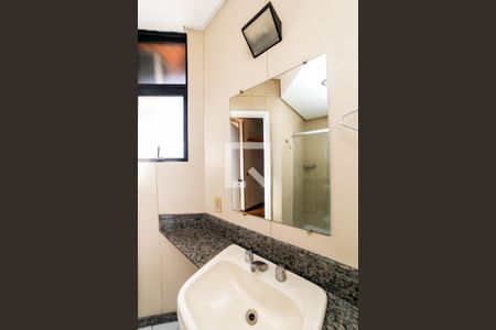 Banheiro de apartamento para alugar com 1 quarto, 37m² em Lourdes, Belo Horizonte