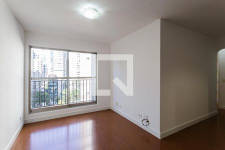 Sala de apartamento para alugar com 3 quartos, 74m² em Vila Olímpia, São Paulo