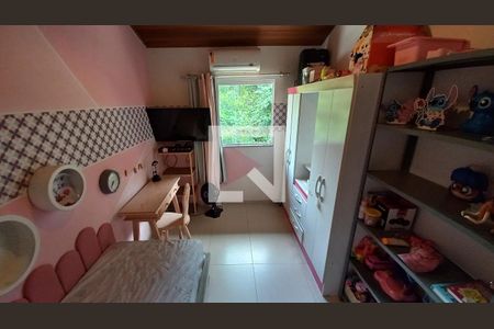 Quarto de casa de condomínio para alugar com 3 quartos, 120m² em Maria Paula, São Gonçalo