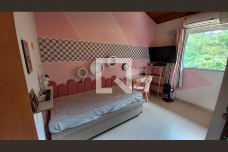 Quarto  de casa de condomínio para alugar com 3 quartos, 120m² em Maria Paula, São Gonçalo