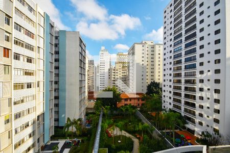 vista varanda sala de estar e jantar de kitnet/studio para alugar com 1 quarto, 28m² em Jardim Paulista, São Paulo