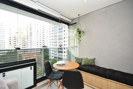 varanda sala de estar e jantar de kitnet/studio para alugar com 1 quarto, 28m² em Jardim Paulista, São Paulo