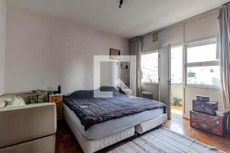 Cama simples com colchão de espuma e cobertor escuro, com uma porta de vidro e uma janela ao lado. de apartamento à venda com 4 quartos, 178m² em Santa Cecilia, São Paulo