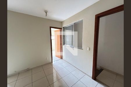 Sala de casa para alugar com 2 quartos, 40m² em Bento Ribeiro, Rio de Janeiro