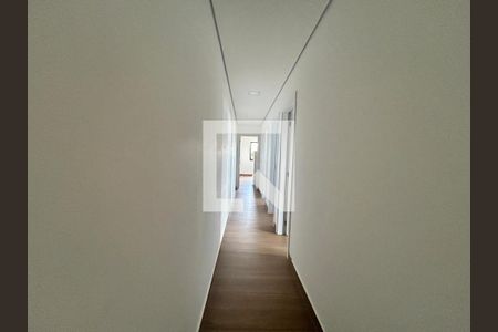 Corredor de casa à venda com 3 quartos, 200m² em Planalto, Belo Horizonte